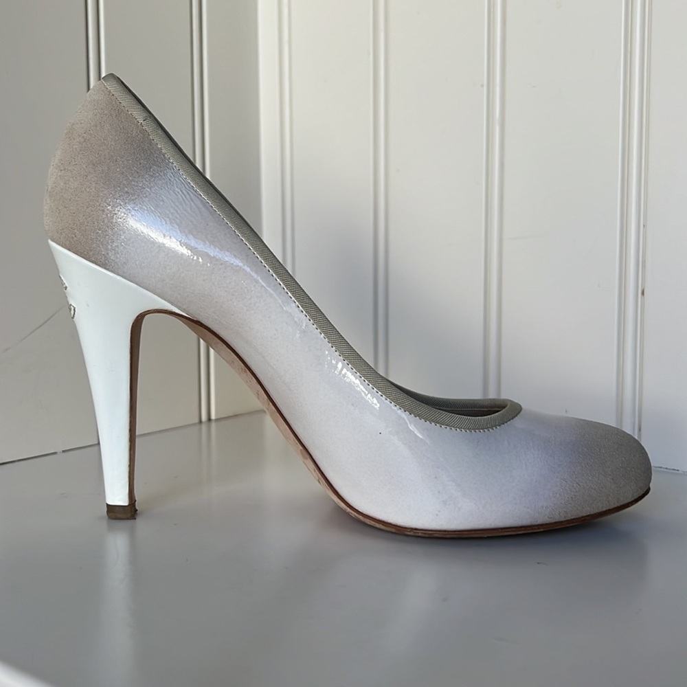 CHANEL White Suede Ombre Pumps Size 38.5 - Picture 4 of 15